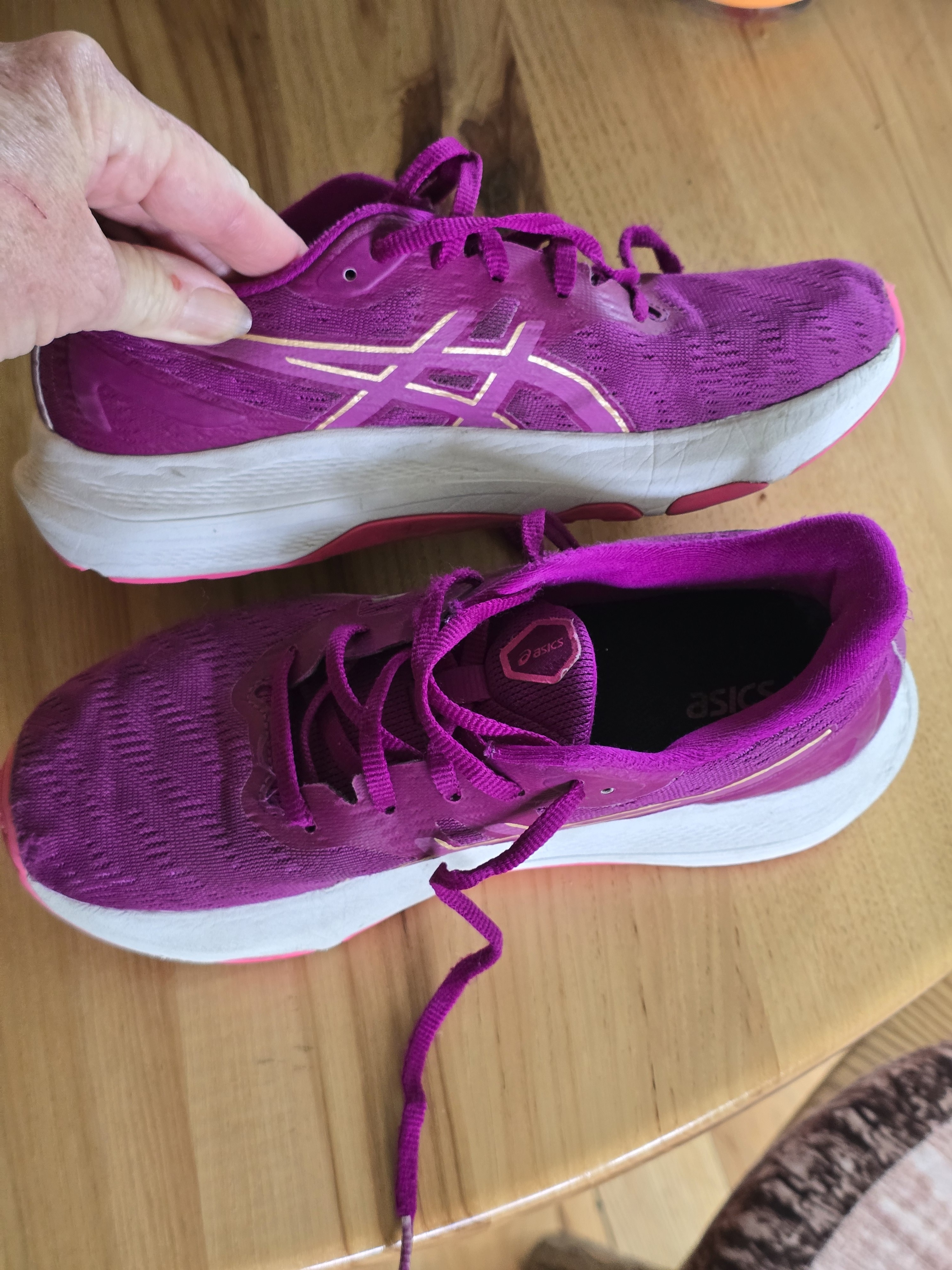 Asics Women's Fuchsia/Pink Cushioned Running Shoes Size 5.5